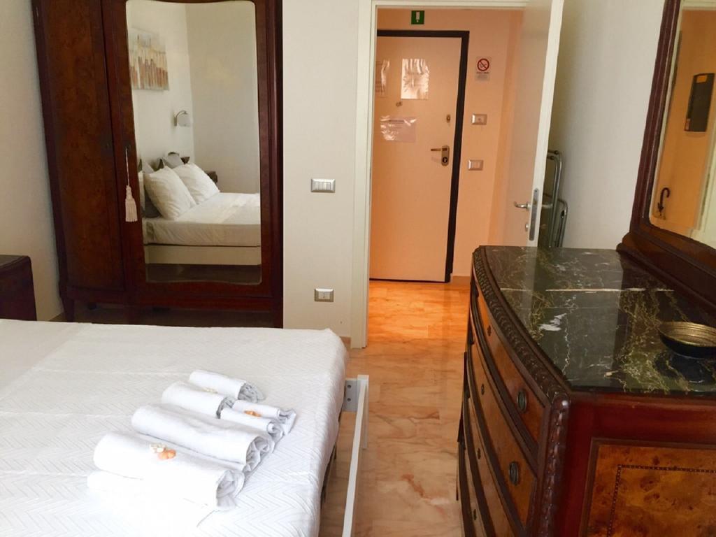 Casa Vacanza Colosseo Rome Ruang foto